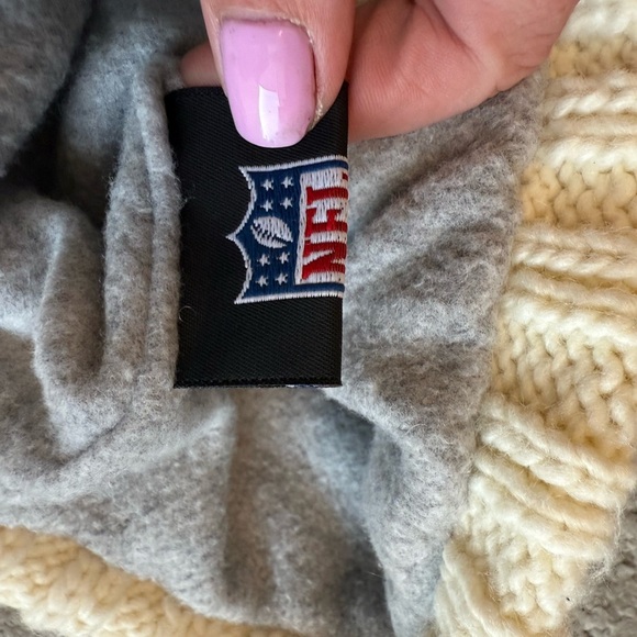 New Era Purple and White Vikings Beanie EUC - Picture 8 of 10